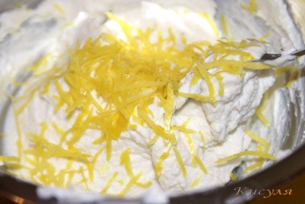 Творожно-лимонный кекс с изюмом и финикамиИнгредиенты:
