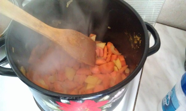 Лосось в топинаде из маслин, с соусом Укроп. на гарнир парменьтье морковное.