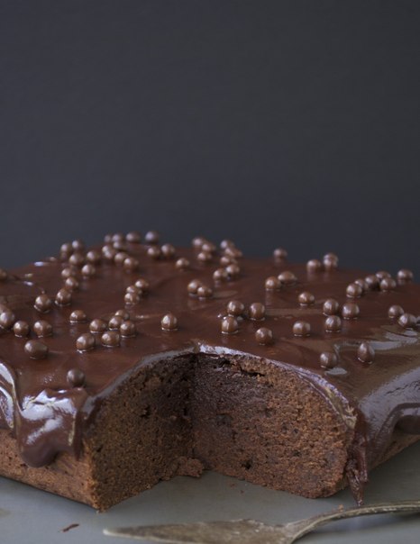 Шоколадный пирог в шоколадной глазури