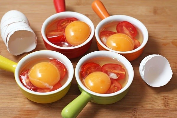 Порционная яичница с помидорами в духовке