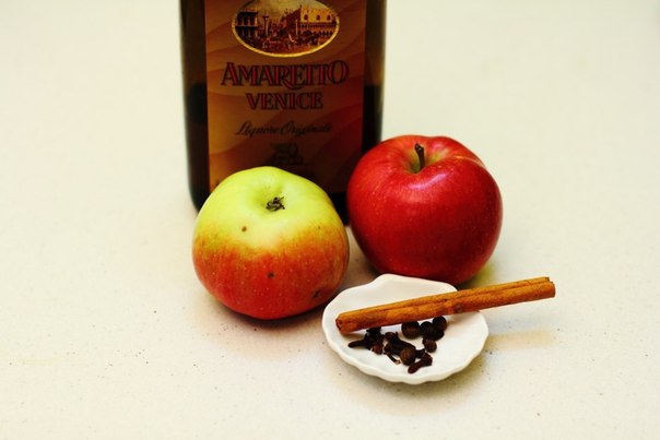 Яблочный глинтвейн с Амаретто