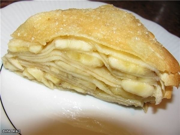 Запеченный блинный пирог с бананами