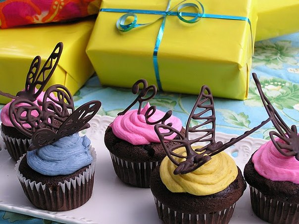 Шоколадные бабочки-украшения для пирожных