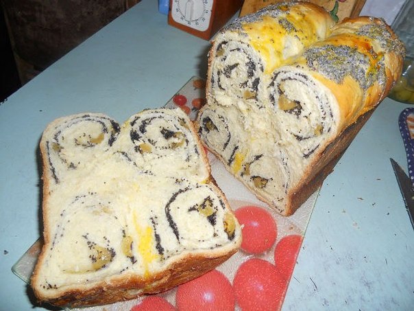 Сладкий хлеб - завитушка с маком сухофруктами в хлебопечке
