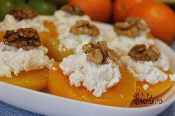 Персиковый десерт с творогом 