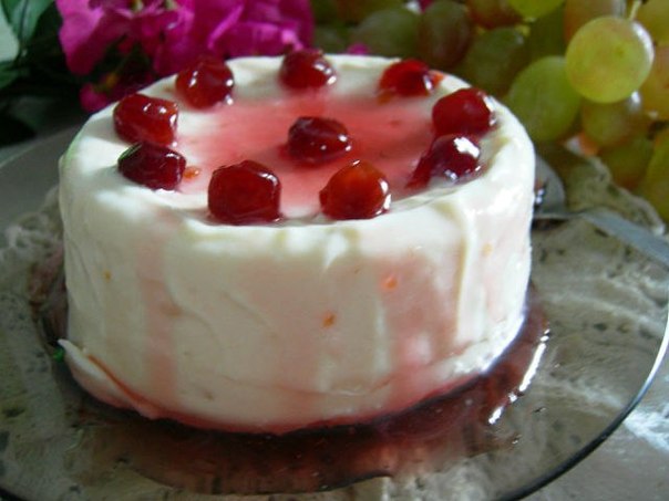 творожный десерт с ягодами или фруктами. 