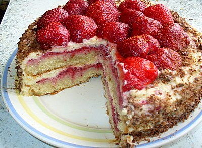 Бисквитный торт с клубникой «Шарм»