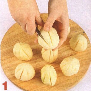 Картофель запеченный в фольге с сыром и ветчиной