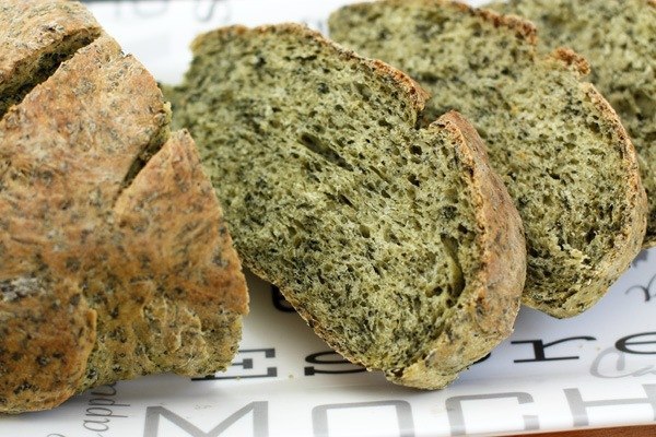Зеленый хлеб со шпинатом (подходит для поста)