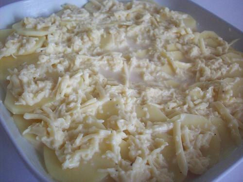 Запеченный под сыром картофель «Дофине» 