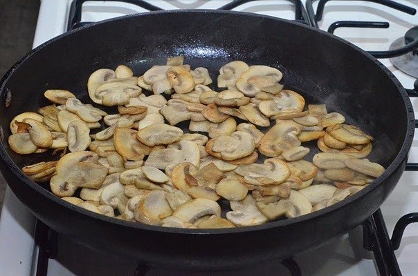 Картошка с грибами в сливках 
