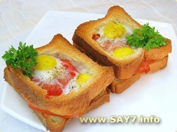 Горячие бутерброды с окороком, помидорами и яйцами 
