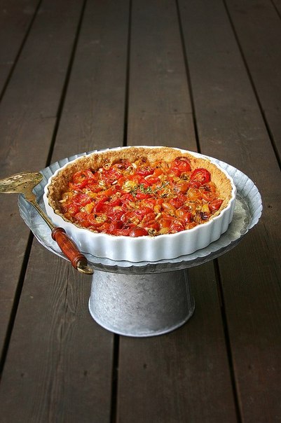 Пирог из помидоров на сырной основе 